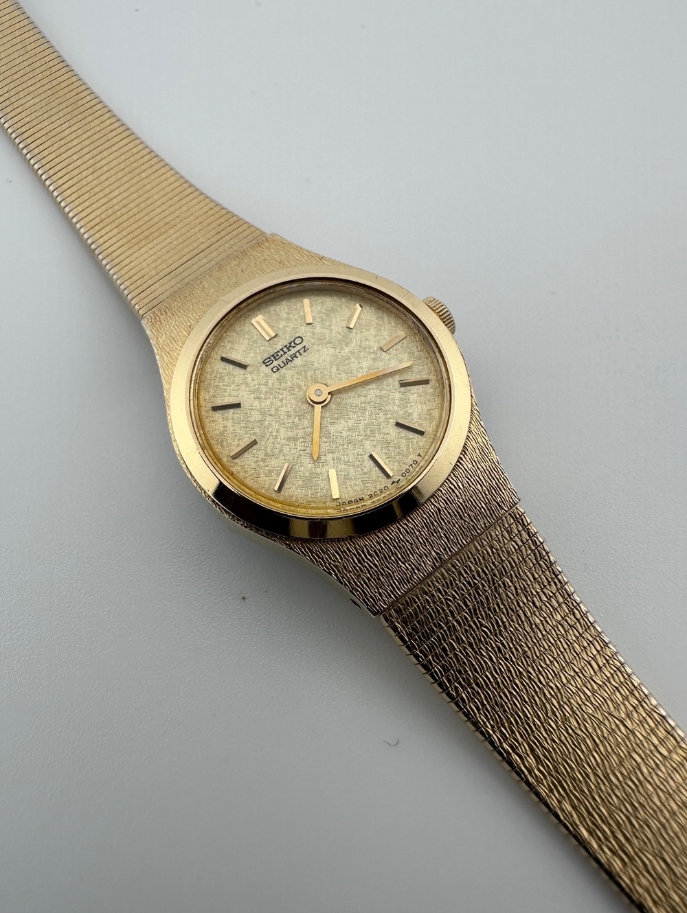 Vintage 1983 Seiko Women’s Quartz Watch Gold Tone Petite 2C20-0029